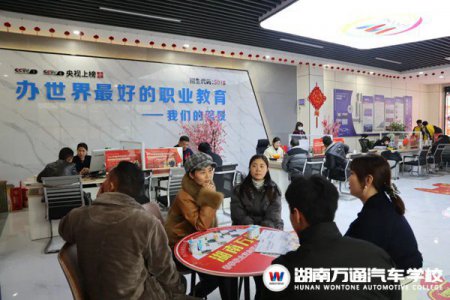 人勤春來早，學(xué)技要趁早，報名現(xiàn)場火熱開放~春季報名選學(xué)校，看這4點(diǎn)就夠了!