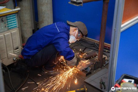 現在學焊接,會被機器取代嗎?焊接發展怎么樣?在湖南去哪里學焊接?