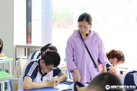 湖南高考查分!若成績不理想,復讀、民辦專本、高職院校,如何選擇